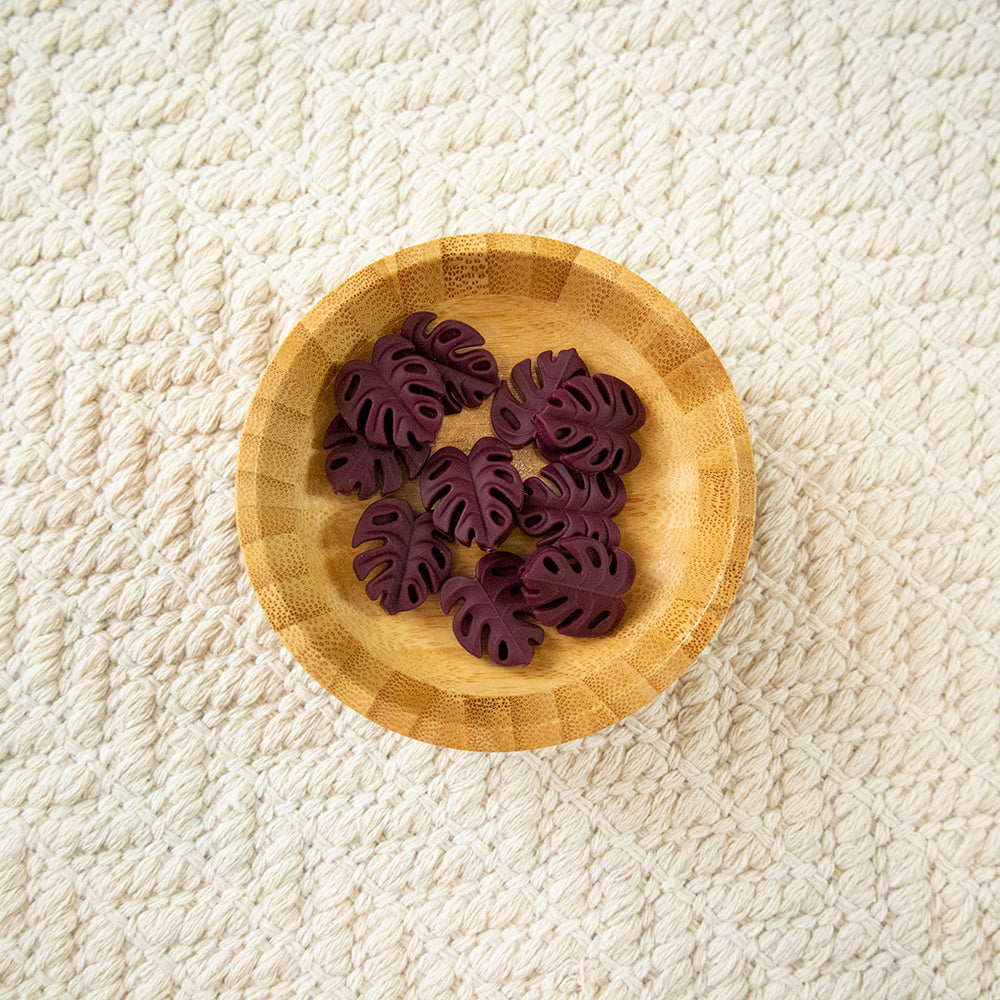 Monstera Leaf Needle Stoppers