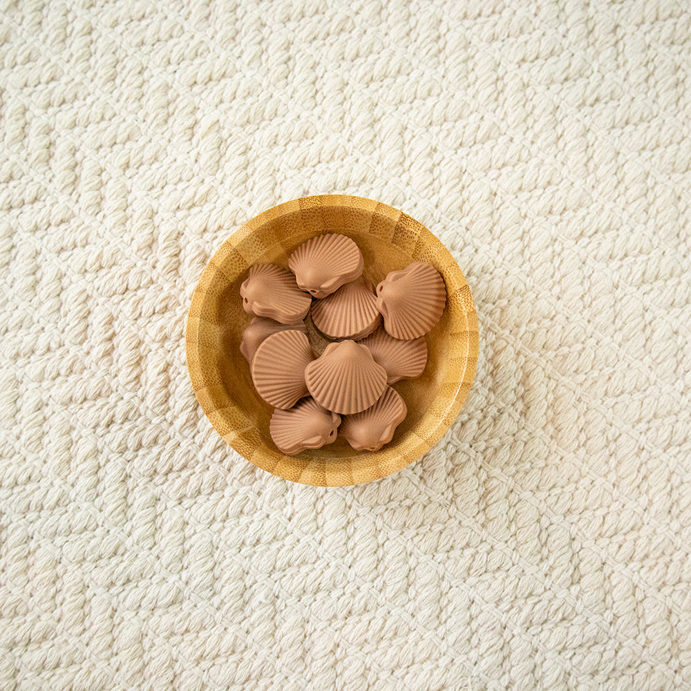 Scallop Shell Needle Stoppers